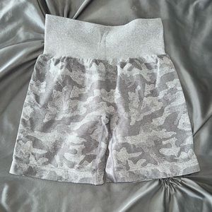 NWOT NVGTN Medium Gray Camo Shorts
